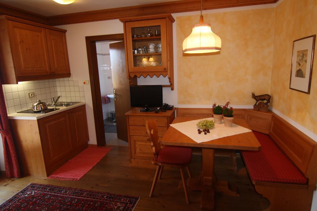 Residence Mairhofer Toblach Pokoj fotografie