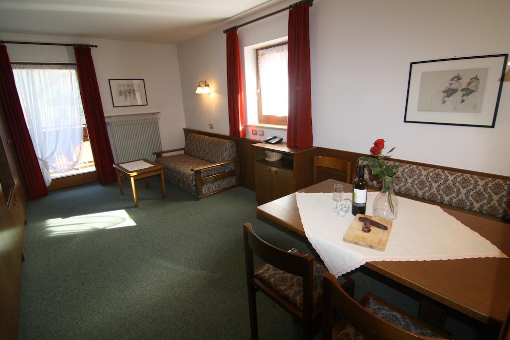 Residence Mairhofer Toblach Pokoj fotografie